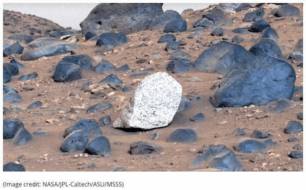 火星で見つかった“場違いで奇妙な物体”の数々！謎のドア、宙に浮くスプーン、モノリス…