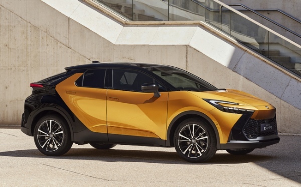 日本への未導入が残念！　欧州で第2世代の新型トヨタC-HRがデビュー