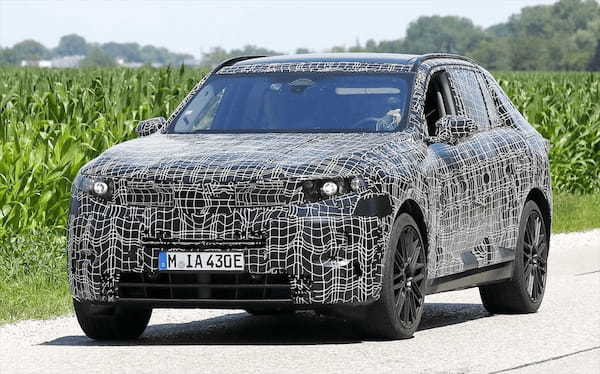 【スクープ】次期BMW「X5」はドアハンドルレス＆光る極小グリルなど革新的なデザインで登場か!?