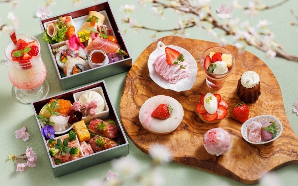 【浅草ビューホテル】3月～4月のアフタヌーンティーは、〜おしゃピク春色アフタヌーンティー〜。桜と苺の春色スイーツ＆お花見重のセイボリーを、ピクニック感覚でお楽しみいただけます。