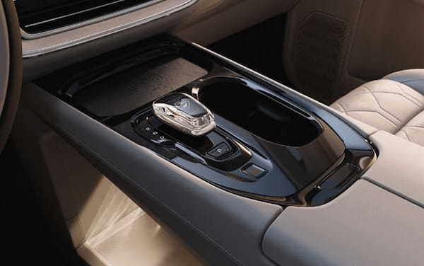ボルボ初の電動プレミアムMPV「EM90」がワールドプレミア。発売は中国市場からスタート
