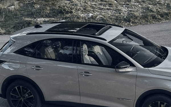 ファッションの世界から着想を得た「DS COLLECTIONモデル」の「DS7 Esprit de Voyage」と「DS4 Esprit de Voyage」が日本デビュー