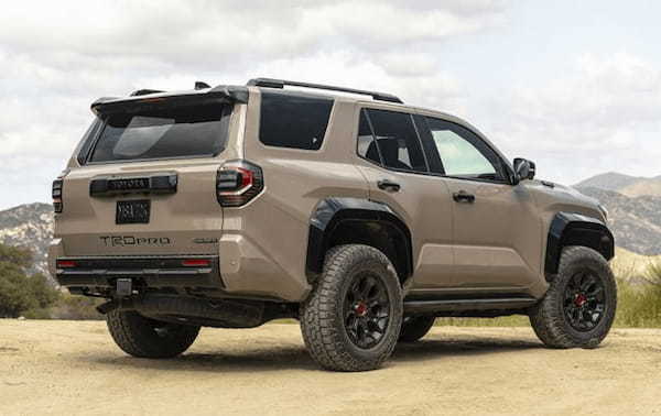 「4EVER Untamed」のキャッチを掲げた第6世代の新型トヨタ・4ランナーが米国デビュー