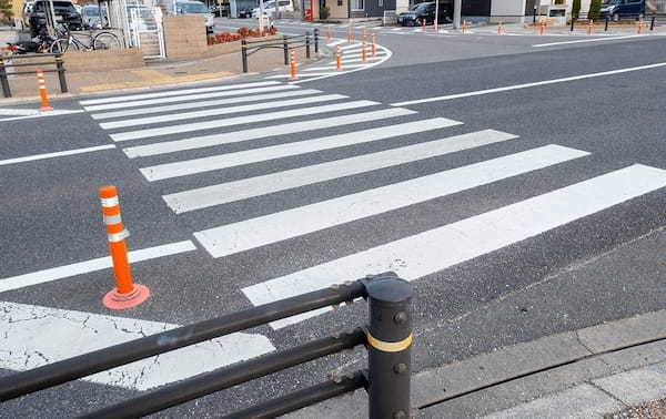 「横断歩道、クルマは徐行すべき」は間違い！“直前で止まれる速度”と“直ちに止まれる速度”は全く違うって知ってた？