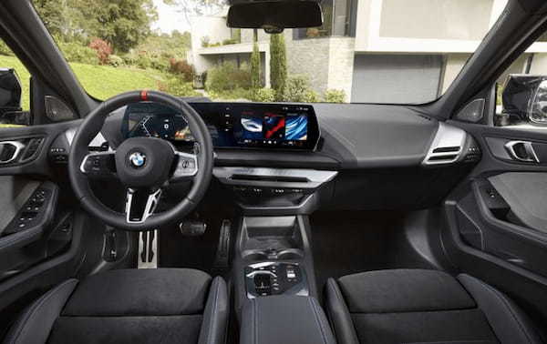 最新のデザインコンセプトや48Vマイルドハイブリッドシステムを採用した新型BMW1シリーズが日本上陸