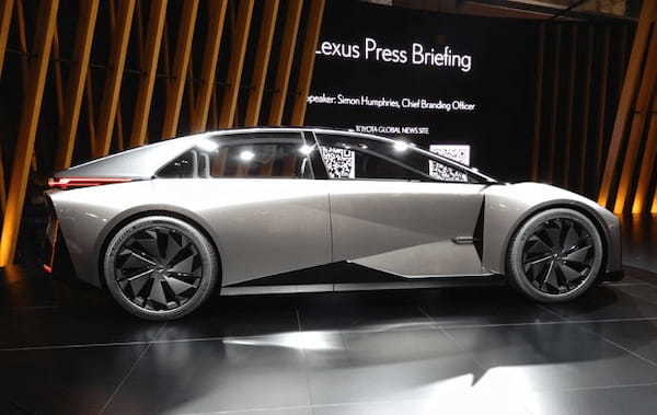 レクサスが2026年導入予定の次世代BEVのコンセプトモデル「LF-ZC」をジャパンモビリティショー2023で世界初公開