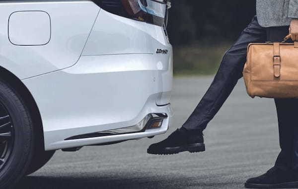 ホンダの上級ミニバンのオデッセイが装いも新たに市場デビュー。パワートレインは2モーターハイブリッドのe:HEVシステムのみを設定