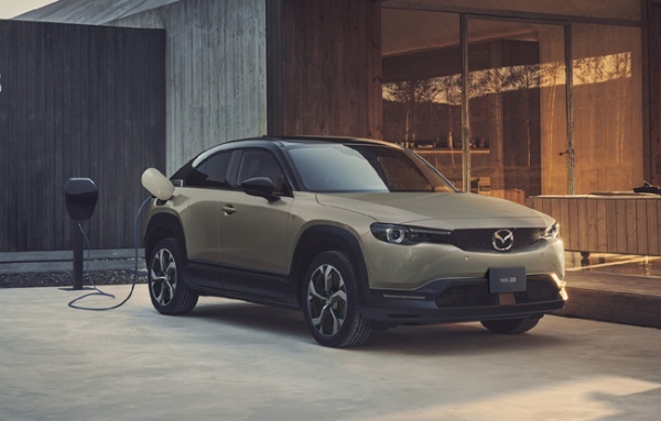 マツダが新開発のロータリーエンジンを発電機として使用するPHEVモデル「MX-30 Rotary-EV」の予約受注を開始。発売は本年11月を予定