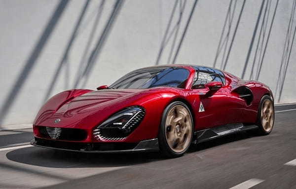 往年のアルファロメオのレースカー「Tipo33」をオマージュした新型スポーツカー「33 Stradale」が登場
