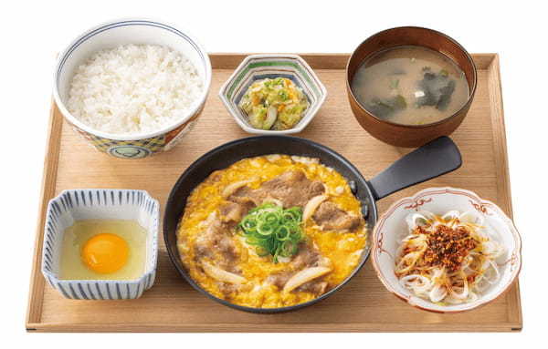 吉野家の月見商品『月見牛とじ丼』『月見牛とじ御膳』がラインナップを拡大して2年ぶりに復活