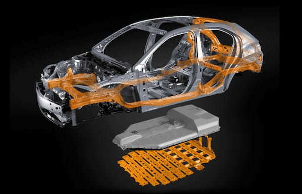 レクサスUXがマイナーチェンジ。UX300hの新設定や走り味の深化、Lexus Safety System＋の機能拡充、コクピット空間の進化などを実施