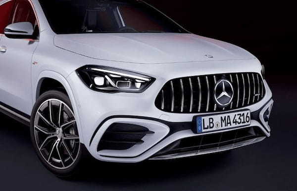 メルセデス・ベンツGLAの高性能モデル「メルセデスAMG GLA 35 4MATIC」が商品改良