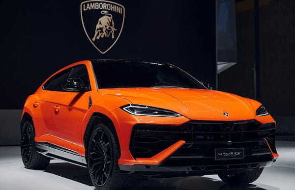 ランボルギーニ・ウルスのプラグインハイブリッドモデル「ウルスSE」が発表