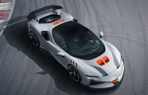 フェラーリが公道走行可能な初の「XXモデル」となる「SF90 XX ストラダーレ」と「SF90 XX スパイダー」を発表