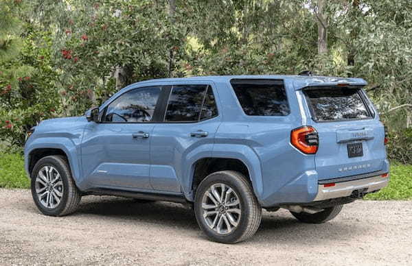 「4EVER Untamed」のキャッチを掲げた第6世代の新型トヨタ・4ランナーが米国デビュー