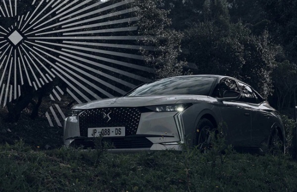 ファッションの世界から着想を得た「DS COLLECTIONモデル」の「DS7 Esprit de Voyage」と「DS4 Esprit de Voyage」が日本デビュー
