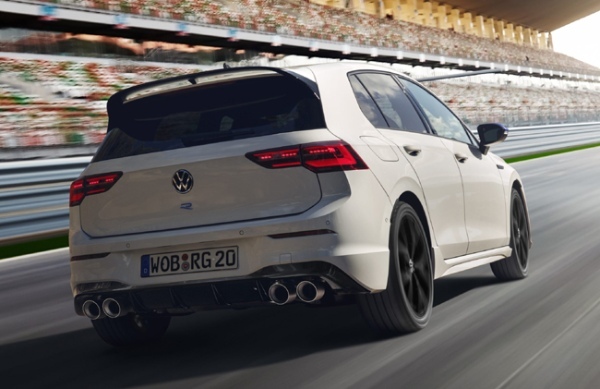 VWゴルフの高性能バージョン「R」の日本導入20周年を記念したアニバーサリーモデルが登場