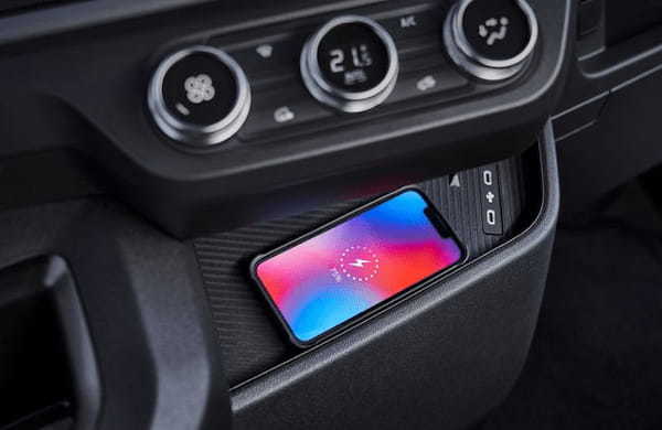 日産が新世代大型バンの新型インタースターを欧州で発表
