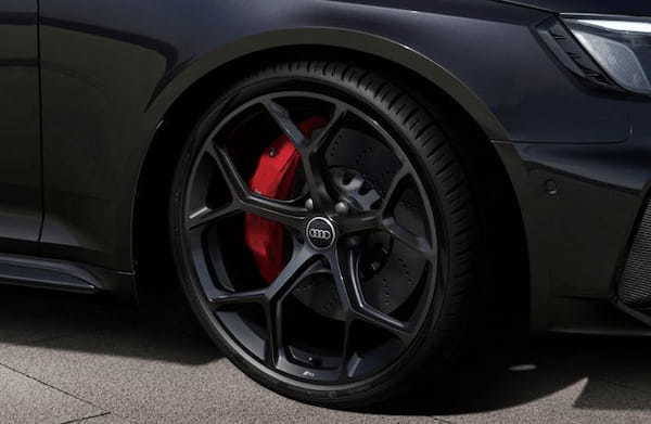 アウディRS4アバントとRS5スポーツバックの「RS competition」モデルが日本上陸