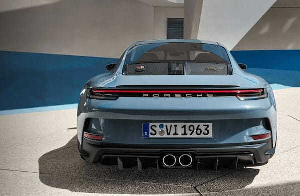 ポルシェ911の誕生60周年を記念した特別限定モデル「911 S/T」が登場