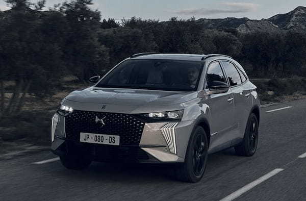 ファッションの世界から着想を得た「DS COLLECTIONモデル」の「DS7 Esprit de Voyage」と「DS4 Esprit de Voyage」が日本デビュー