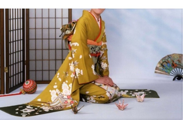 「振袖」と「留袖」の違いはどこにある？未婚者と既婚者で着物の種類がちがう意味とその理由とは
