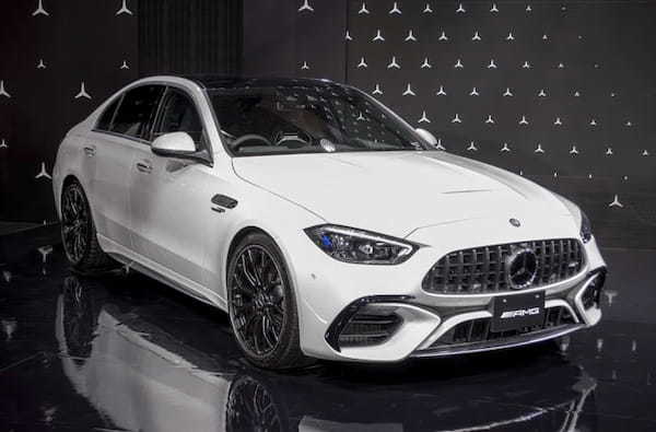 第5世代メルセデス・ベンツ・Cクラスの最強バージョン「メルセデスAMG C63 S E PERFORMANCE」が日本上陸