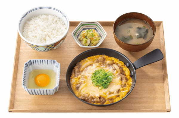 吉野家の月見商品『月見牛とじ丼』『月見牛とじ御膳』がラインナップを拡大して2年ぶりに復活