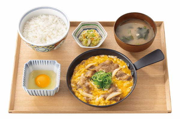 吉野家の月見商品『月見牛とじ丼』『月見牛とじ御膳』がラインナップを拡大して2年ぶりに復活