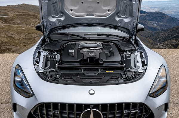 2+2仕様を新設定した新型メルセデスAMG GTクーペが日本デビュー