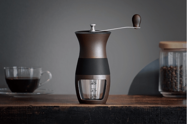 『SUS coffee』から、コーヒー抽出後のかすを再利用したコーヒー器具などが登場