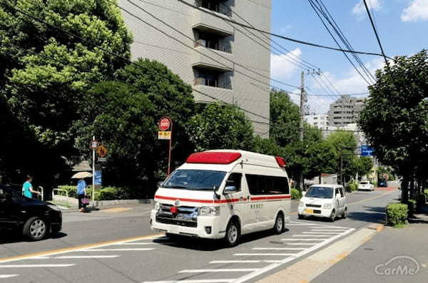 パトカーや消防車等の緊急車両に制限速度は存在するのか？