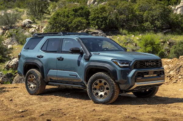 「4EVER Untamed」のキャッチを掲げた第6世代の新型トヨタ・4ランナーが米国デビュー