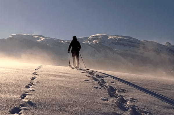 【凍傷対策】冬の登山で冷えた指先を温める予防・対策方法！ポカポカになるアイテムも紹介