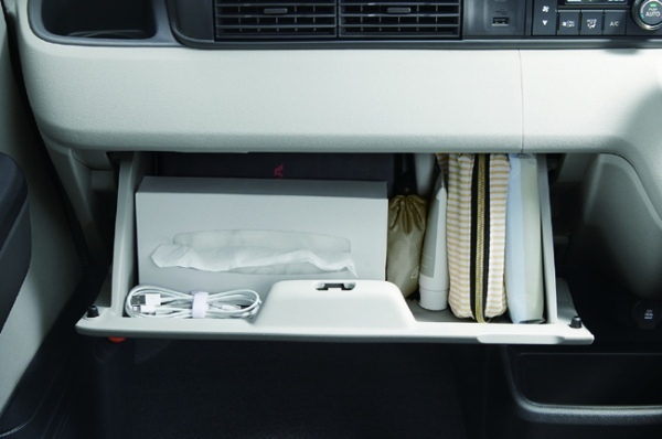 日本のベストセラーカーのホンダN-BOXがフルモデルチェンジ。軽スーパーハイトワゴンとしての総合力を一段とレベルアップ