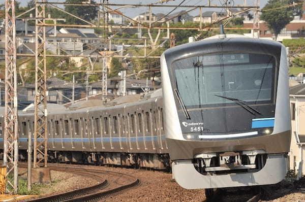 小田急車内で犯人がサラダ油をまいた本当の理由