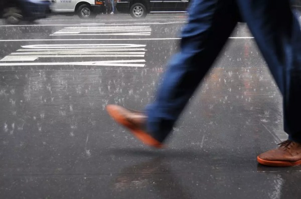 みんなはどうしてる？雨の日ウォーキングの便利グッズや服などの対策を紹介！