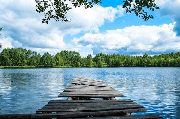 「雨過天晴」とはどんな意味の四字熟語？その成り立ちや類義語は？