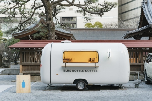 BLUE BOTTLE COFFEE TRUCK IN FUKUOKA