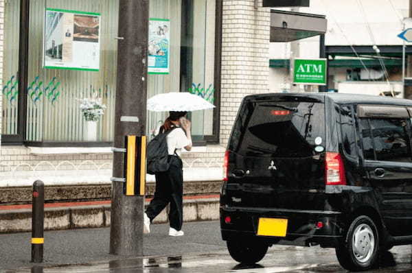 雨の日は晴れの日の何倍事故が起きやすい？雨天時の運転には「アレ」活用で安全性が高まる？