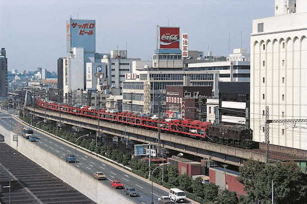 かつて新車は線路の上を走ってきた…！？ 日本の線路を実際に走っていた車を運ぶ鉄道とは