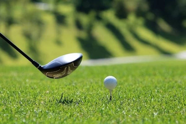 ゴルフ初心者必見！スイングをより良くする為のフォームや、基本的な練習方法を解説！