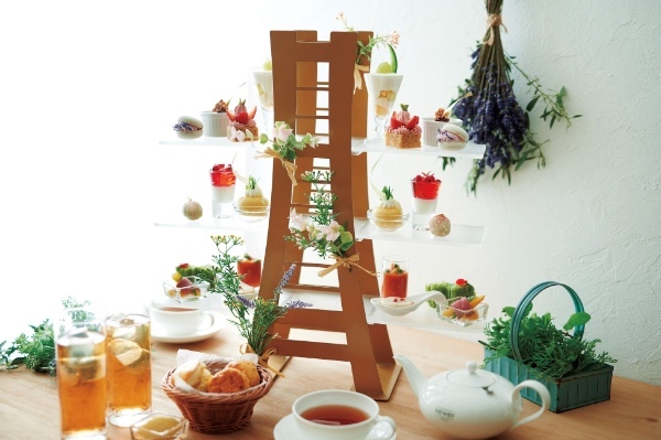 【横浜ロイヤルパークホテル】デリカ＆ラウンジ「コフレ」“ランドマークアフタヌーンティー ―Herbal Relaxing Time―”