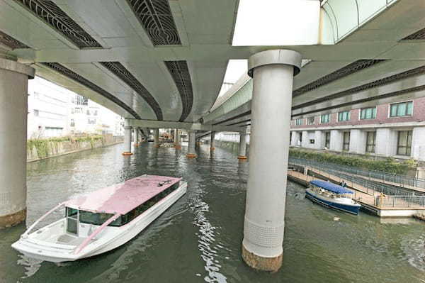 東京／日本橋を川から見上げる船の旅