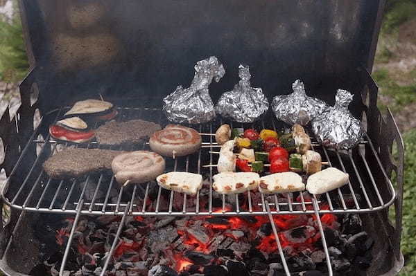 バーベキューで絶品ピザを堪能！焼き方のコツ&焦げ付きを防ぐ簡単レシピもご紹介！