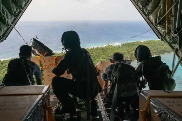 航空自衛隊C-130が参加 人道支援任務「クリスマス・ドロップ作戦」