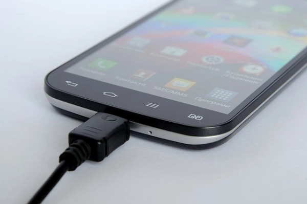 これって故障?スマホが充電できない時の原因を解明、5つの対処法もご紹介!