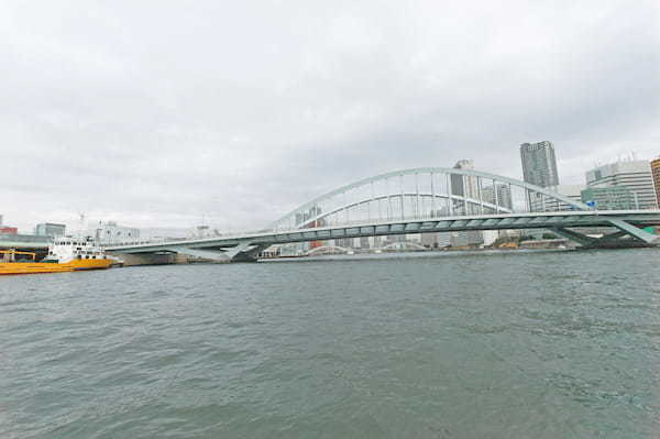 東京／日本橋を川から見上げる船の旅