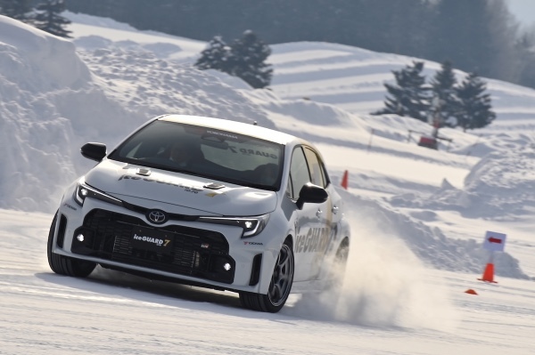 氷に雪に永く効く 横浜ゴム「アイスガード7」の技術に迫る