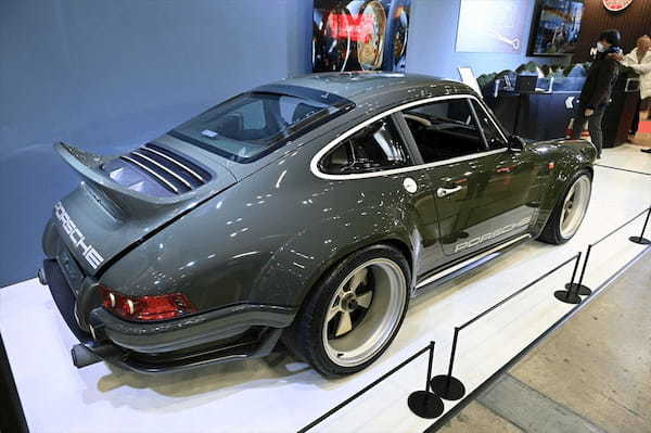 空冷911を工芸品に仕立て上げる! シンガー・ヴィークル・デザインの匠の技に迫る【東京オートサロン2025】